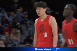 ‍♂️补防波普裁判响哨！杨瀚森领到个人第4犯再次被换下场