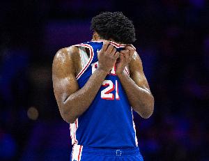 16中2！恩比德方圆3米没人 超级空位三分稳稳不中