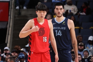 斯普利特：比赛刚开始对埃迪的防守不好 他抓住了我们的弱点