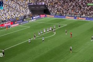 标志性重炮！39岁胡尔克轰超远任意球，生涯503球+2025队内射手王