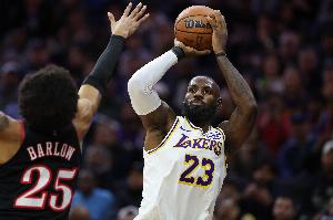 詹姆斯：如果我觉得我们两大拳击手状态不佳 我就要努力上前出拳