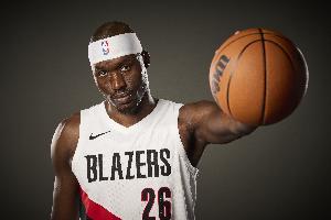 确实有篮！里斯6中4拿到12分2板 三分4中3