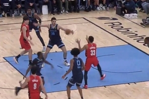 美媒：杨瀚森的助攻很漂亮 他的组织能力在夏联就已展现无疑