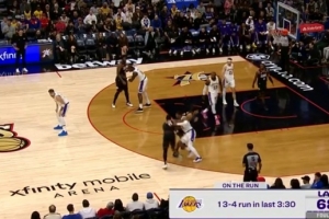 火力全开！东契奇助飞艾顿 湖人打出13-4攻击波反超比分