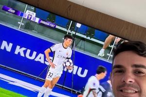 奥斯卡晒自拍看海港亚冠：作为一名粉丝观看我的球队的比赛