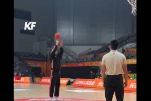 老一辈基本功恐怖如斯！55岁山东篮球名宿纪敏尚连中62记罚球