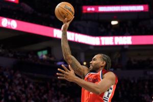 34岁&合同剩2年超1亿美元~记者：热火内部有过关于引进小卡的讨论