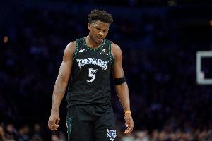 就是得分！爱德华兹打满首节7中5拿到12分 另有1断