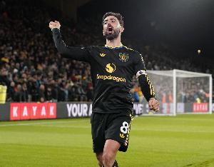 帕克批B费：上半场表现差多次丢球权 他没有利马所展现的领导力