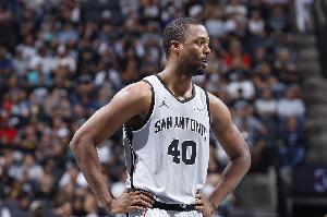 这家没你得散！哈里森·巴恩斯15中9 得到24分2篮板1助攻