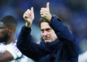 热刺本赛季欧冠主场3场全胜且一球不丢，而在英超主场8战仅2胜