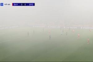 我是谁我在哪️拜仁下半场烟雾弥漫犹如仙境，烟飘了十多分钟