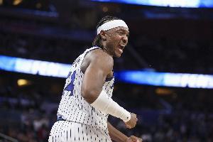 高效输出！小卡特8中6贡献14分10板3助1断1帽