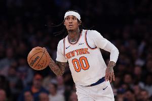 倒是都不抢戏！半场替补尼克斯合计9分 猛龙共6分