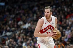 多想拥有你这个队友！珀尔特尔分球直接传给裁判