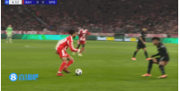 可惜！17岁卡尔写意兜射破门被吹越位在先，差点实现欧冠连场破门