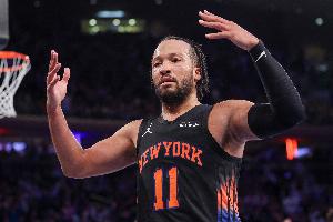 攻防碾压！次节尼克斯34-13净胜猛龙21分 领先17分进入下半场