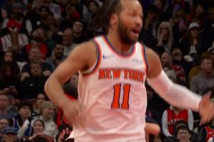 一人打一队！布伦森顶人高难度失衡三分干拔命中！单节已得20分！