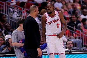 乌度卡：在篮网有哈登欧文这种老将KD无需过多地发声 现在则不同