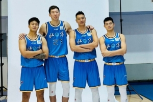 周琦晒与赵睿、翟晓川、方硕合拍的定妆照：又是一年新赛季！