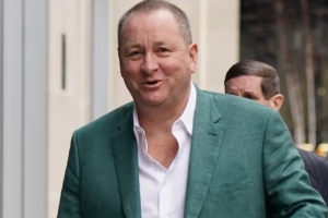 太阳报：前纽卡老板提高对谢周三收购报价，以击败美国的巨额报价