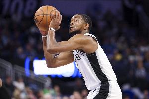 雷迪克：福克斯是联盟最佳后卫之一 你必须很好地限制他的突破