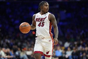 组织不错！小米切尔8中4得11分2板2断 送出全队最高9次助攻