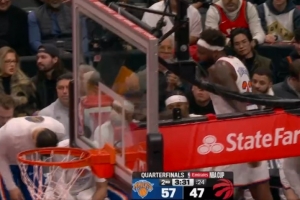 在你犯规之前我先犯！克拉克森主动犯规 尼克斯换下米罗