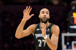 戈贝尔：有时更倾向于点抢篮板 这和身体疲劳&对手卡我的手有关