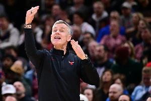 多诺万：连败和伤病无关 发球失误防守沟通和谁缺阵能扯上关系？