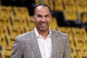 湖人得到字母哥的可能性？Buha：尼科·哈里森不是雄鹿的总经理