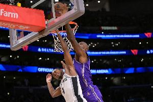 一步过！湖人外线单防崩盘全线被动 不交易攻强守弱还会重蹈覆辙