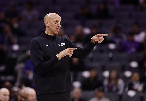 主场惨败31分！国王主帅：我们今晚毫无能量可言