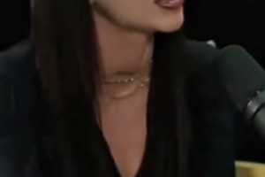 皇家钢琴团！维尼修斯和卡马文加一起弹钢琴，一本正经乱弹啊！