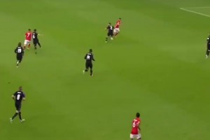 国外恶搞亚马尔因为耻骨痛惨遭女友分手，小老弟季马尔上前安慰