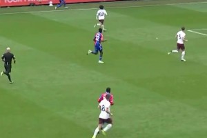 会怀念曾经无所不能的自己吗？C罗任意球主罚前默默给自己鼓劲！