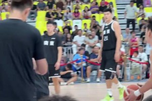 能吹一辈子！小伙子这一脚倒钩，成了全校男生心中的神