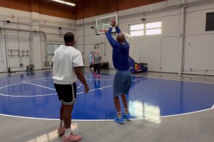 神射手老当益壮！60岁的雷吉·米勒三分球轻松十连中