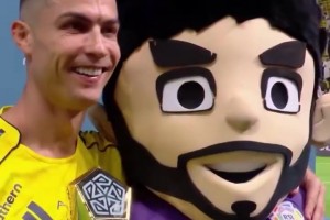 笑纳大礼！足坛名场面：罗西基最后时刻面对空门提前庆祝！