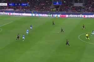 速度+霸气！当年C罗被撞倒后，这表情亮了！