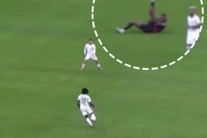 C罗这核心力量太逆天了！如此恐怖的身体素质，何尝也不是天赋呢