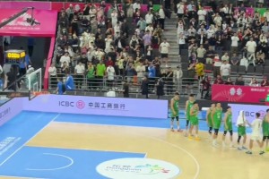 广东赢下辽粤大战 ！杜峰的路越走越宽了！跨栏小跑飞赴领导致意