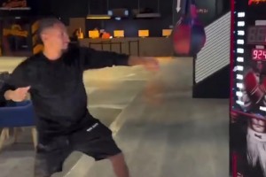 当莫德里奇要求伊斯科不要自私时，伊斯科反驳，拉莫斯让其闭嘴！