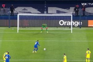 艺高人胆大！奥利塞造点，姆巴佩主罚勺子点球命中！