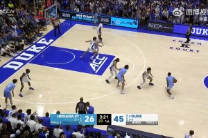 明年状元热门！卡梅隆-布泽尔居然来了一个抢断后暴扣！