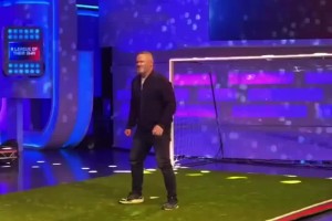 退役后发福的鲁尼，这个倒钩很丝滑！