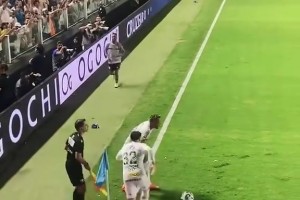 怎么内马尔的彩虹过人跟我一样，看到他第二下都没做出来有点难受