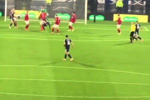 兄弟间的对决：杰克-弗莱彻抢断泰勒-弗莱彻，为英格兰国青进球