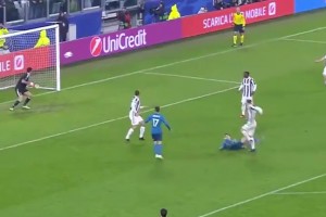 再来回顾一下18年欧冠对阵尤文C罗精彩倒钩破门