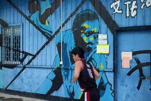 虽然库兹马的女友是超模，但这个确实欣赏不来啊！ 